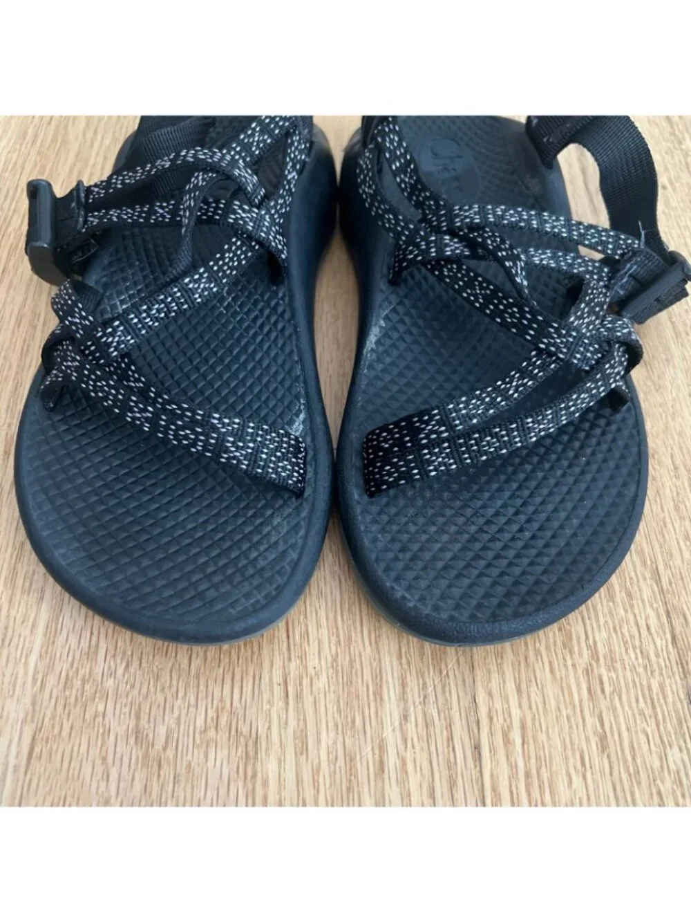 Chaco ZX1 Black Strappy Hiking Sandals Kid/Youth Size 2